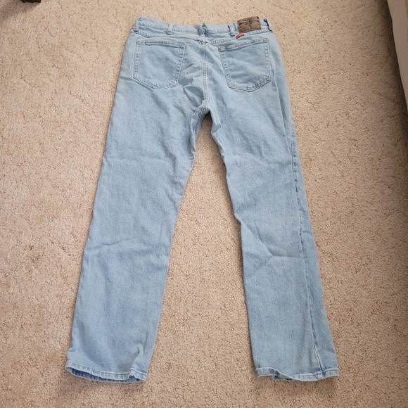 Wrangler Light Wash Straight Leg Jeans - Picture 6 of 8